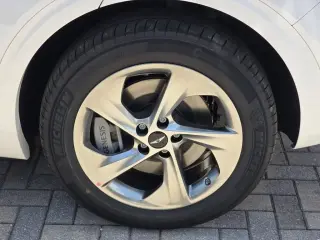 Genesis GV70 2026 AWD 2.5T Estándar 4 puertas SUV