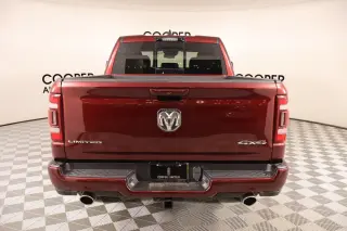 Ram 1500 2023 4x4 Limited 4 puertas Cabina Crew 5.6 pies. Pickup