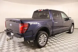 Ford F-150 2024 4x4 Lariat 4 puertas SuperCrew 5.5 pies. SB