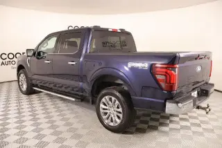 Ford F-150 2024 4x4 Lariat 4 puertas SuperCrew 5.5 pies. SB