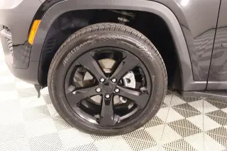 Jeep Grand Cherokee 2023 4x4 Laredo 4 puertas SUV