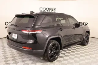 Jeep Grand Cherokee 2023 4x4 Laredo 4 puertas SUV