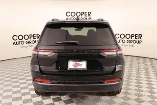 Jeep Grand Cherokee 2023 4x4 Laredo 4 puertas SUV