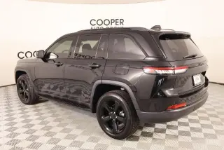 Jeep Grand Cherokee 2023 4x4 Laredo 4 puertas SUV