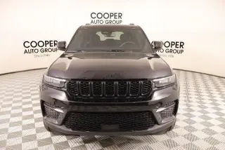 Jeep Grand Cherokee 2023 4x4 Laredo 4 puertas SUV