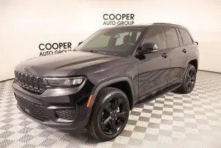 Jeep Grand Cherokee 2023 4x4 Laredo 4 puertas SUV