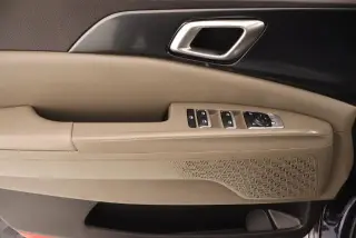 Kia Carnival 2025 LXS 4 puertas Minivan