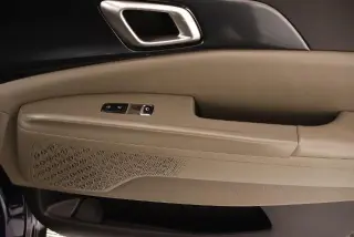 Kia Carnival 2025 LXS 4 puertas Minivan