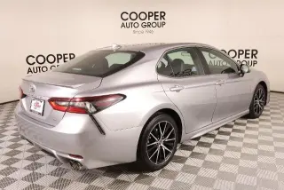 Toyota Camry 2022 SE 4 puertas Sedan