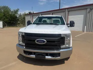 Ford F-250 Super Duty 2017 4x2 XL 2 puertas Cabina Regular 8 pies. LB Pickup