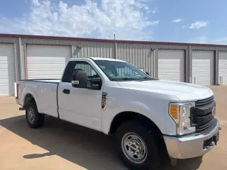 Ford F-250 Super Duty 2017 4x2 XL 2 puertas Cabina Regular 8 pies. LB Pickup