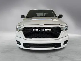 Ram 1500 2025 4x4 Big Horn 4 puertas Cabina Crew 5.6 pies. SB Pickup