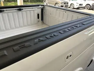 Ram 1500 2025 4x4 Big Horn 4 puertas Cabina Crew 5.6 pies. SB Pickup