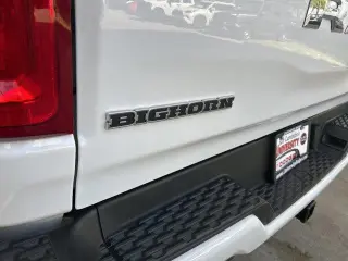 Ram 1500 2025 4x4 Big Horn 4 puertas Cabina Crew 5.6 pies. SB Pickup
