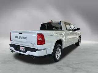 Ram 1500 2025 4x4 Big Horn 4 puertas Cabina Crew 5.6 pies. SB Pickup
