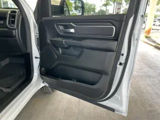 Ram 1500 2025 4x4 Big Horn 4 puertas Cabina Crew 5.6 pies. SB Pickup
