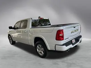 Ram 1500 2025 4x4 Big Horn 4 puertas Cabina Crew 5.6 pies. SB Pickup