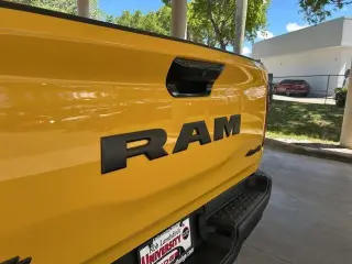 Ram 1500 2023 4x4 Rebel 4 puertas Cabina Crew 5.6 pies. Caja Pickup