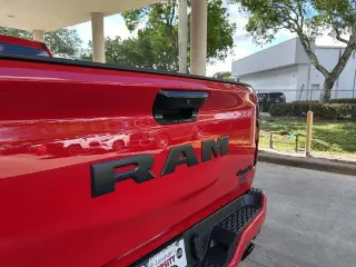 Ram 1500 2025 4x4 Big Horn 4 puertas Cabina Crew 6.4 pies. Caja corta Pickup