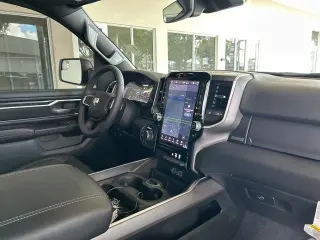 Ram 1500 2025 4x4 Big Horn 4 puertas Cabina Crew 6.4 pies. Caja corta Pickup