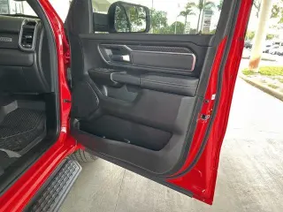 Ram 1500 2025 4x4 Big Horn 4 puertas Cabina Crew 6.4 pies. Caja corta Pickup