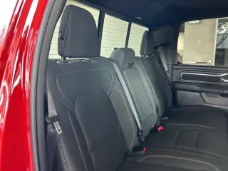Ram 1500 2025 4x4 Big Horn 4 puertas Cabina Crew 6.4 pies. Caja corta Pickup