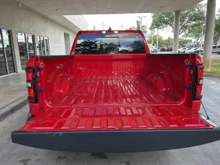Ram 1500 2025 4x4 Big Horn 4 puertas Cabina Crew 6.4 pies. Caja corta Pickup