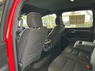 Ram 1500 2025 4x4 Big Horn 4 puertas Cabina Crew 6.4 pies. Caja corta Pickup