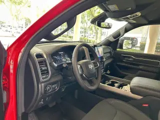 Ram 1500 2025 4x4 Big Horn 4 puertas Cabina Crew 6.4 pies. Caja corta Pickup