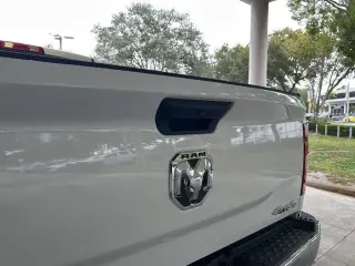 Ram 2500 2023 4x4 Big Horn 4 puertas Cabina Crew 6.3 pies. Caja corta Pickup
