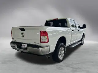 Ram 2500 2023 4x4 Big Horn 4 puertas Cabina Crew 6.3 pies. Caja corta Pickup
