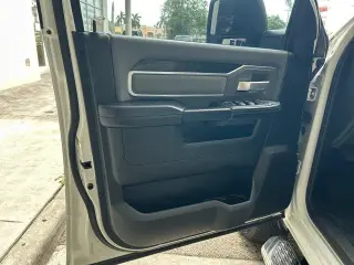 Ram 2500 2023 4x4 Big Horn 4 puertas Cabina Crew 6.3 pies. Caja corta Pickup