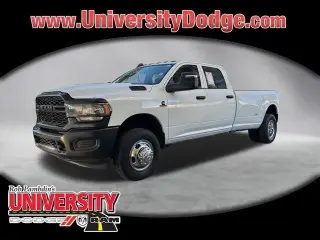 Ram 3500 2023 4x4 Tradesman Cabina doble 4 puertas 8 pies. LB DRW Pickup