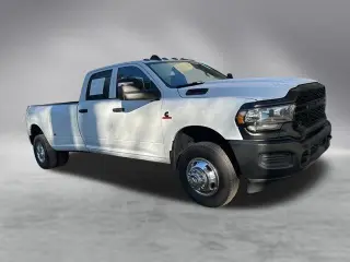 Ram 3500 2023 4x4 Tradesman Cabina doble 4 puertas 8 pies. LB DRW Pickup