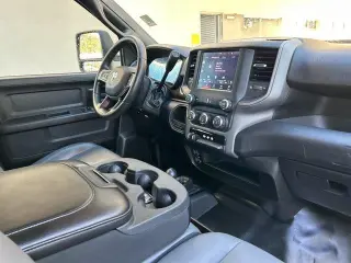 Ram 3500 2023 4x4 Tradesman Cabina doble 4 puertas 8 pies. LB DRW Pickup