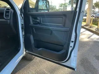 Ram 3500 2023 4x4 Tradesman Cabina doble 4 puertas 8 pies. LB DRW Pickup