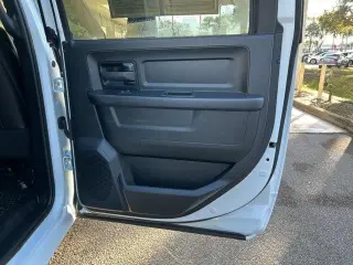 Ram 3500 2023 4x4 Tradesman Cabina doble 4 puertas 8 pies. LB DRW Pickup