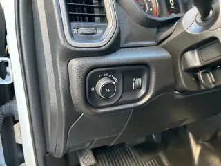 Ram 3500 2023 4x4 Tradesman Cabina doble 4 puertas 8 pies. LB DRW Pickup