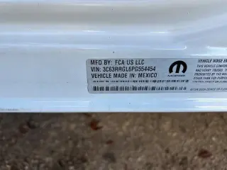 Ram 3500 2023 4x4 Tradesman Cabina doble 4 puertas 8 pies. LB DRW Pickup