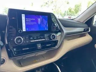 Toyota Highlander Híbrido 2024 AWD XLE 4 puertas SUV
