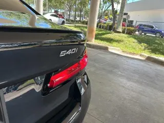 Serie 5 de BMW 2023 540i Sedan 4 puertas