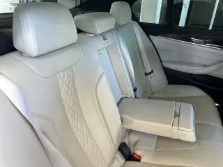 Serie 5 de BMW 2023 540i Sedan 4 puertas