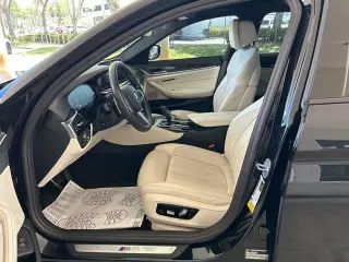Serie 5 de BMW 2023 540i Sedan 4 puertas