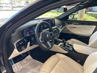 Serie 5 de BMW 2023 540i Sedan 4 puertas