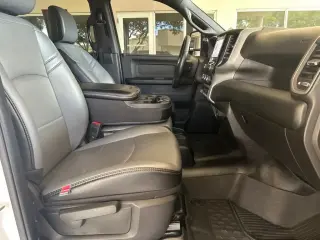 Ram 2500 2025 4x4 Tradesman 4 puertas Cabina Crew 8 pies LB Pickup