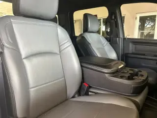 Ram 2500 2025 4x4 Tradesman 4 puertas Cabina Crew 8 pies LB Pickup