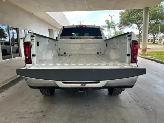 Ram 2500 2025 4x4 Tradesman 4 puertas Cabina Crew 8 pies LB Pickup
