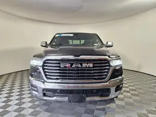 Ram 1500 2025 4x4 Laramie 4 puertas Cabina Crew 5.6 pies. SB Pickup