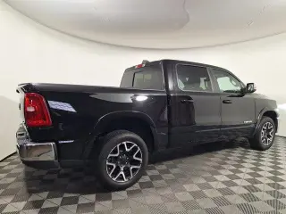 Ram 1500 2025 4x4 Laramie 4 puertas Cabina Crew 5.6 pies. SB Pickup
