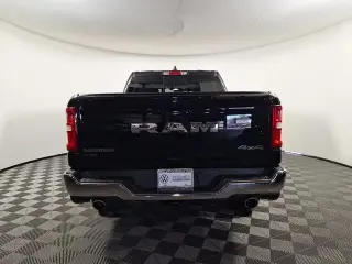 Ram 1500 2025 4x4 Laramie 4 puertas Cabina Crew 5.6 pies. SB Pickup